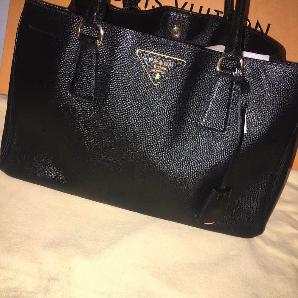 🌺PRADA SAFFIANO BAG🌺 - Picture 2 of 7